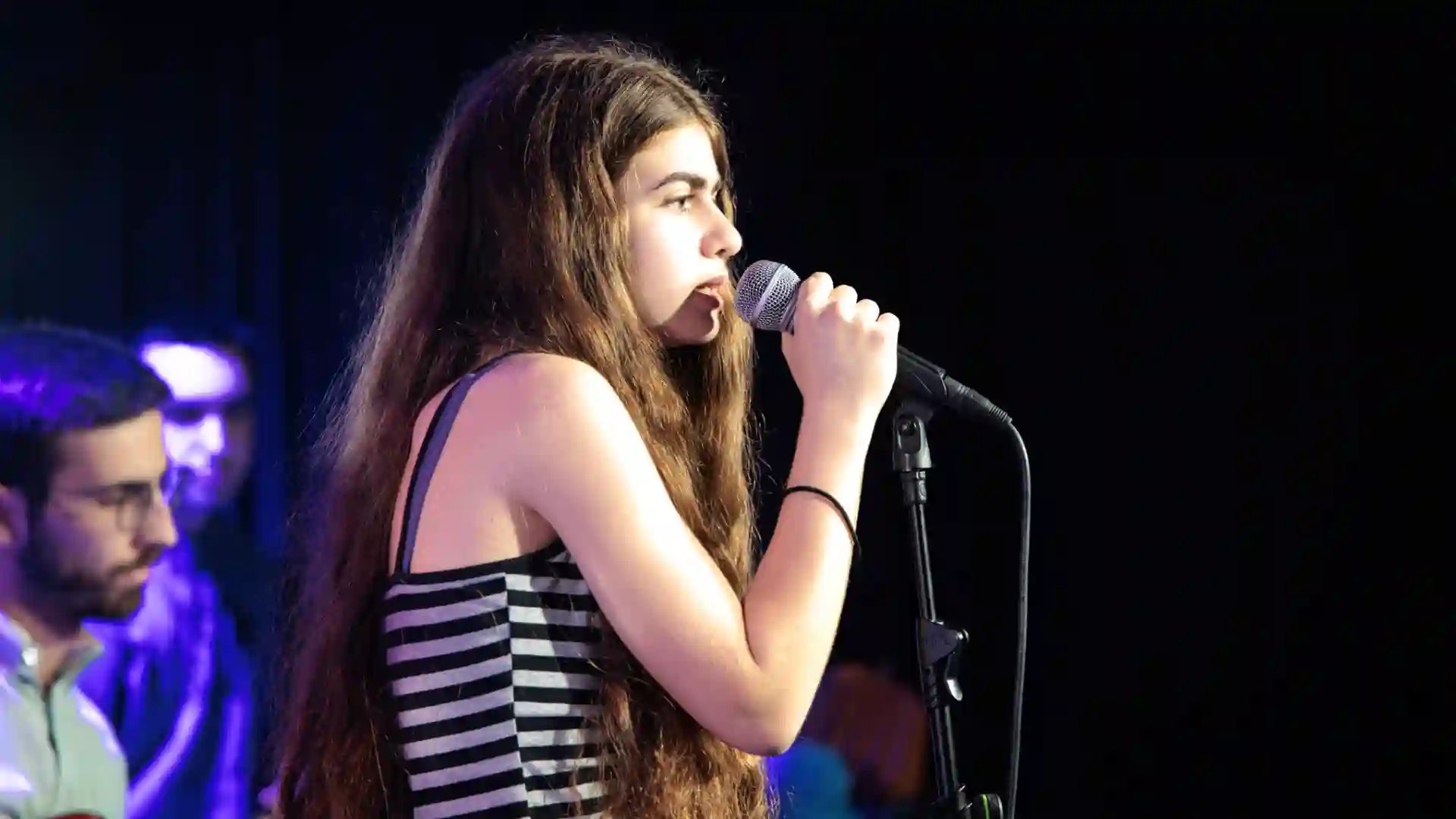 Aluna de canto em concerto